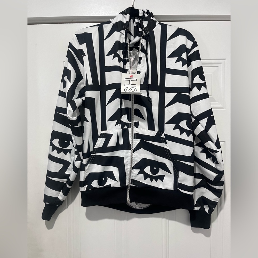 New with tags size medium thin windbreaker material